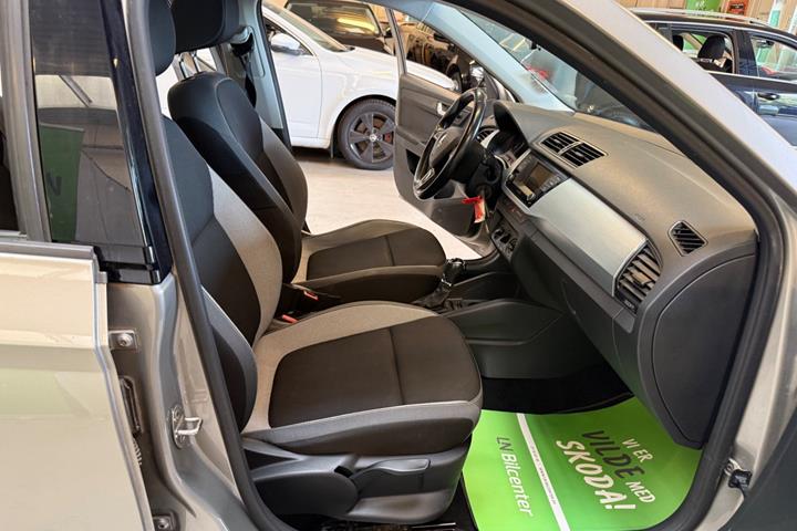 Beige Skoda Fabia fra 2015
