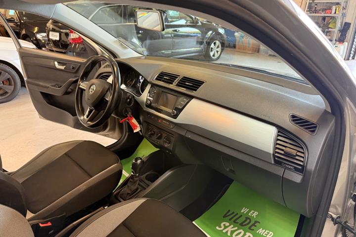 Beige Skoda Fabia fra 2015