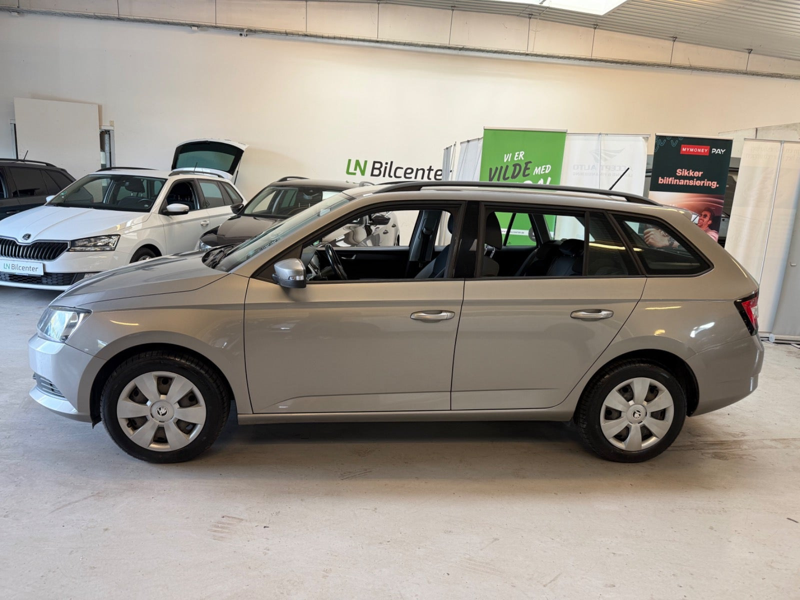 Beige Skoda Fabia fra 2015