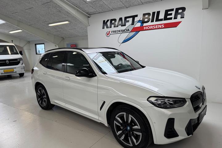 Hvid BMW iX3 fra 2024
