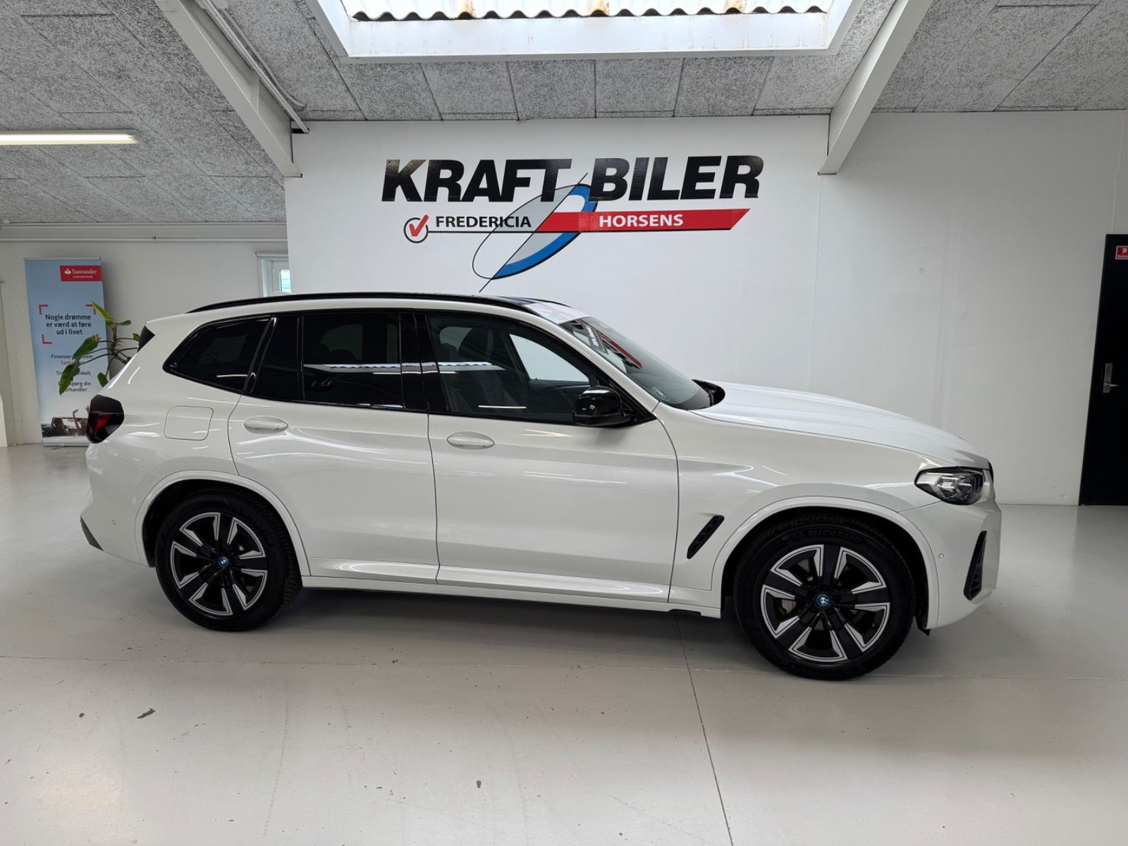 Hvid BMW iX3 fra 2024