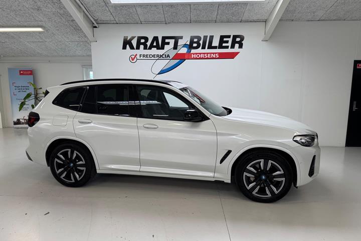 Hvid BMW iX3 fra 2024
