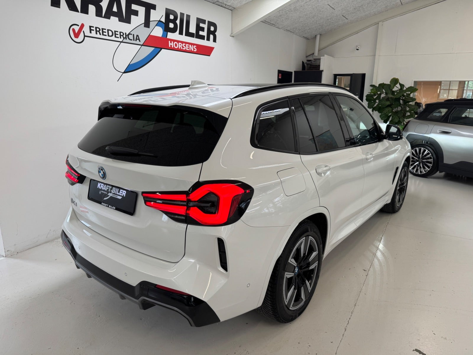 Hvid BMW iX3 fra 2024