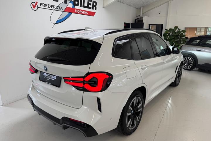 Hvid BMW iX3 fra 2024