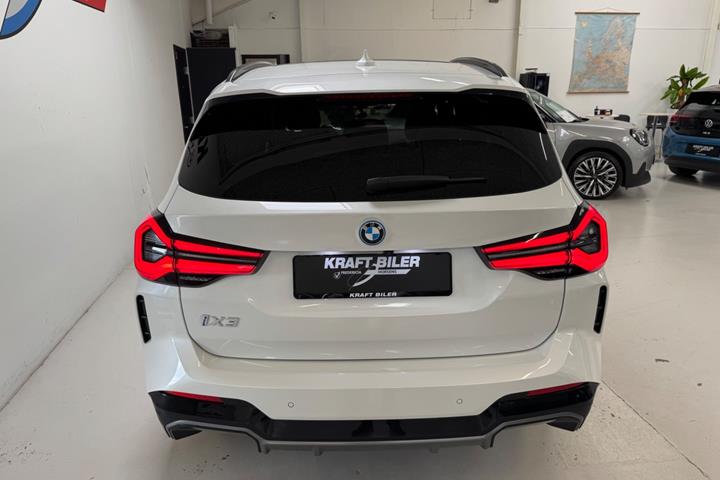 Hvid BMW iX3 fra 2024