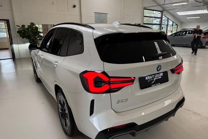 Hvid BMW iX3 fra 2024