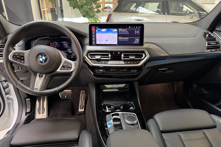 Hvid BMW iX3 fra 2024