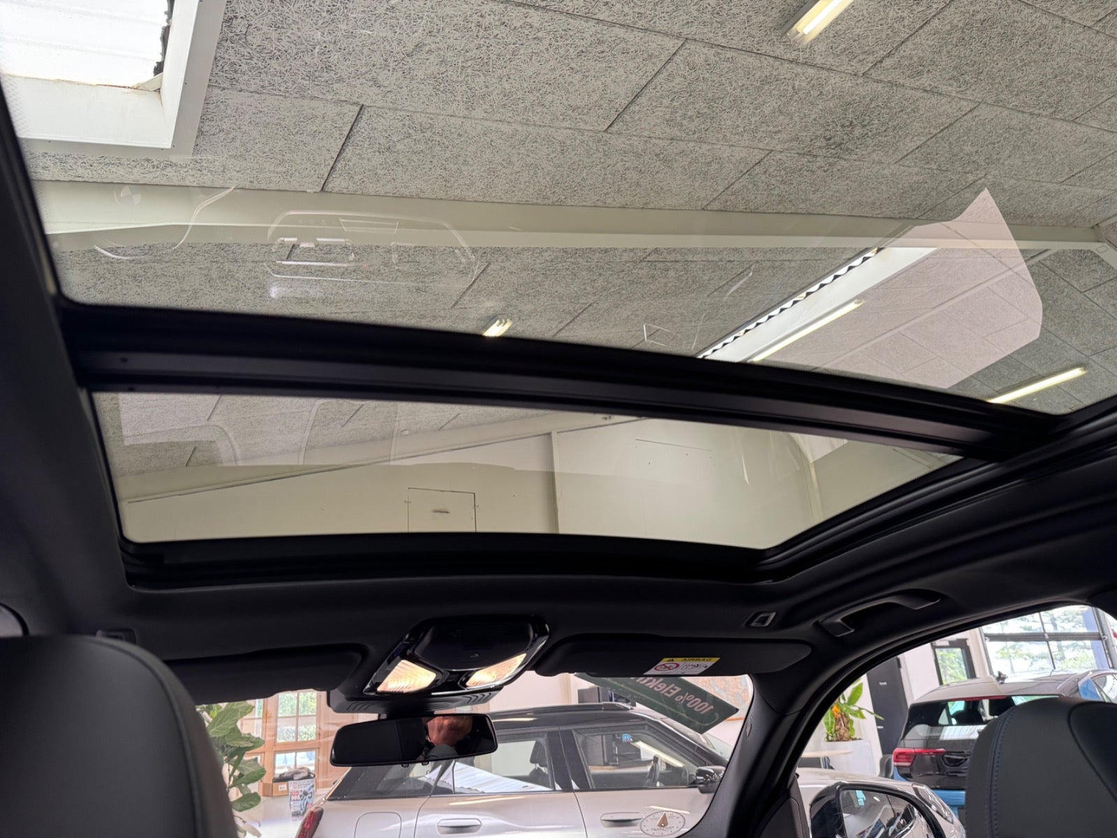 Hvid BMW iX3 fra 2024