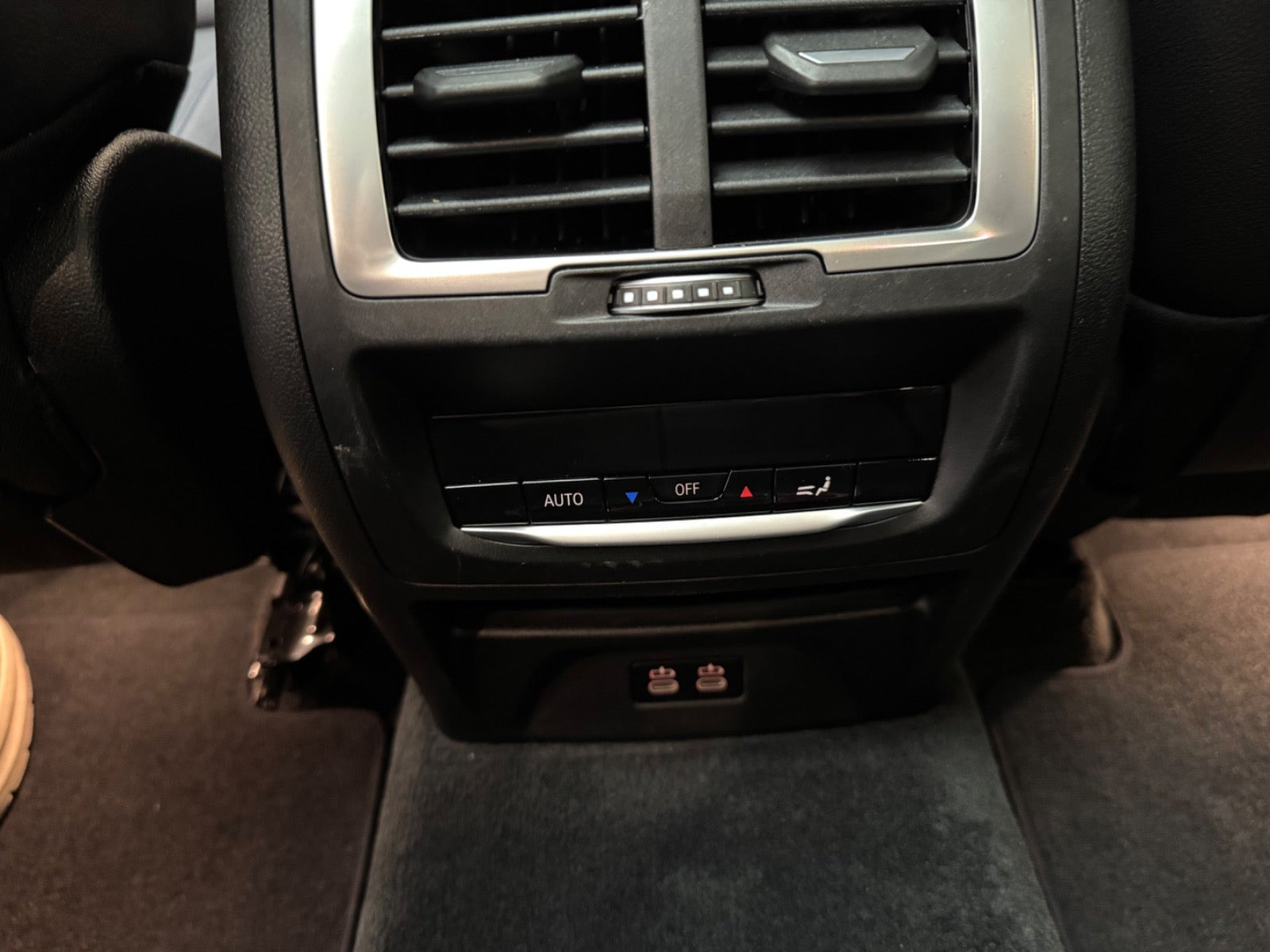 Hvid BMW iX3 fra 2024
