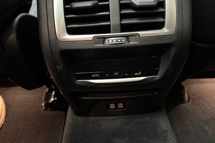 Hvid BMW iX3 fra 2024