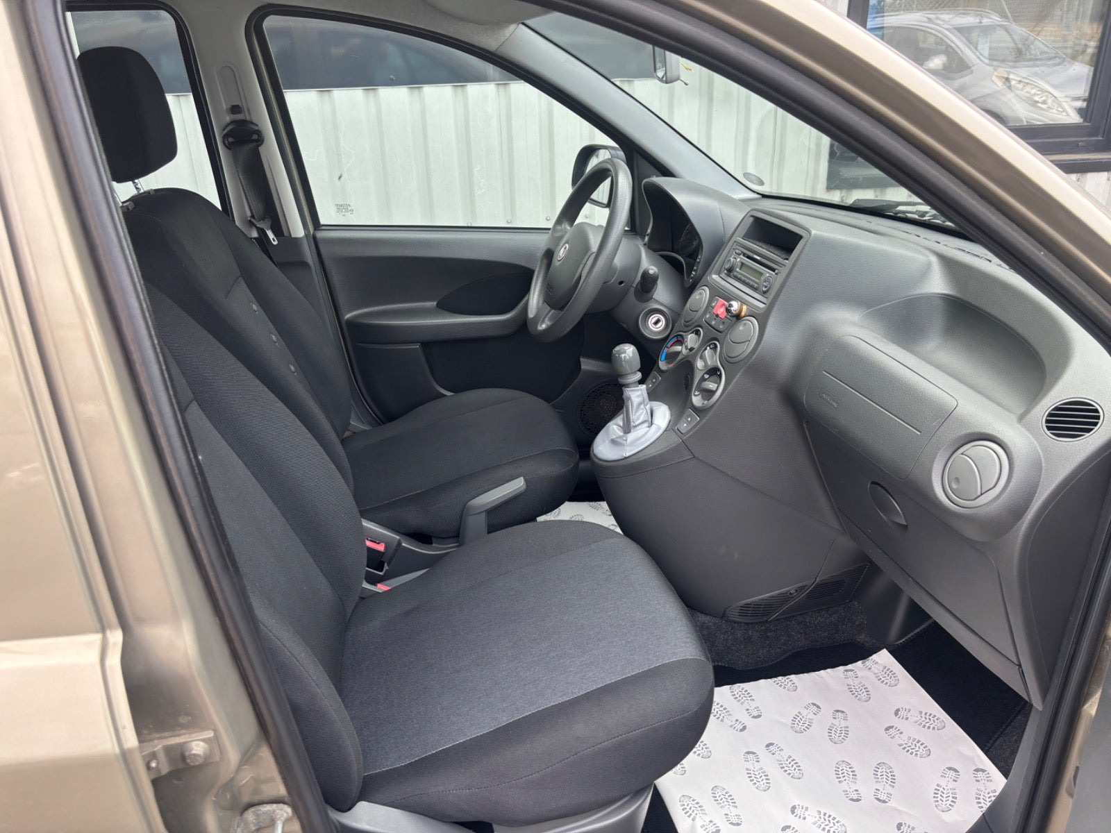 Beige Fiat Panda fra 2012