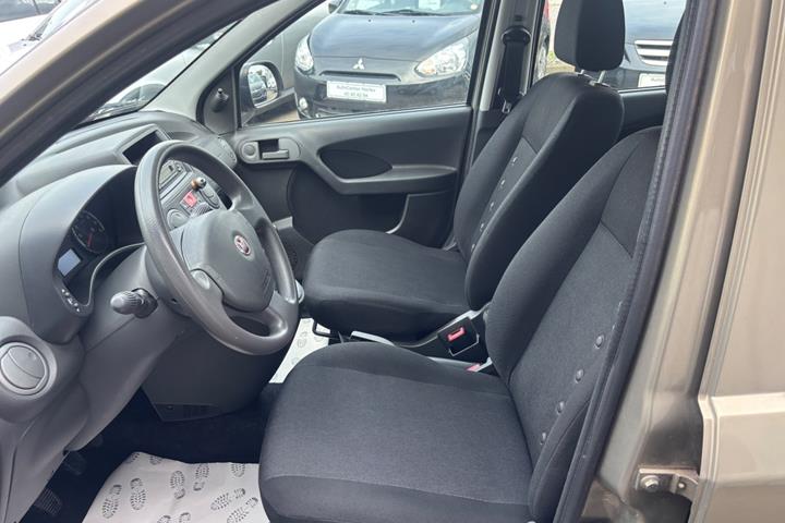 Beige Fiat Panda fra 2012