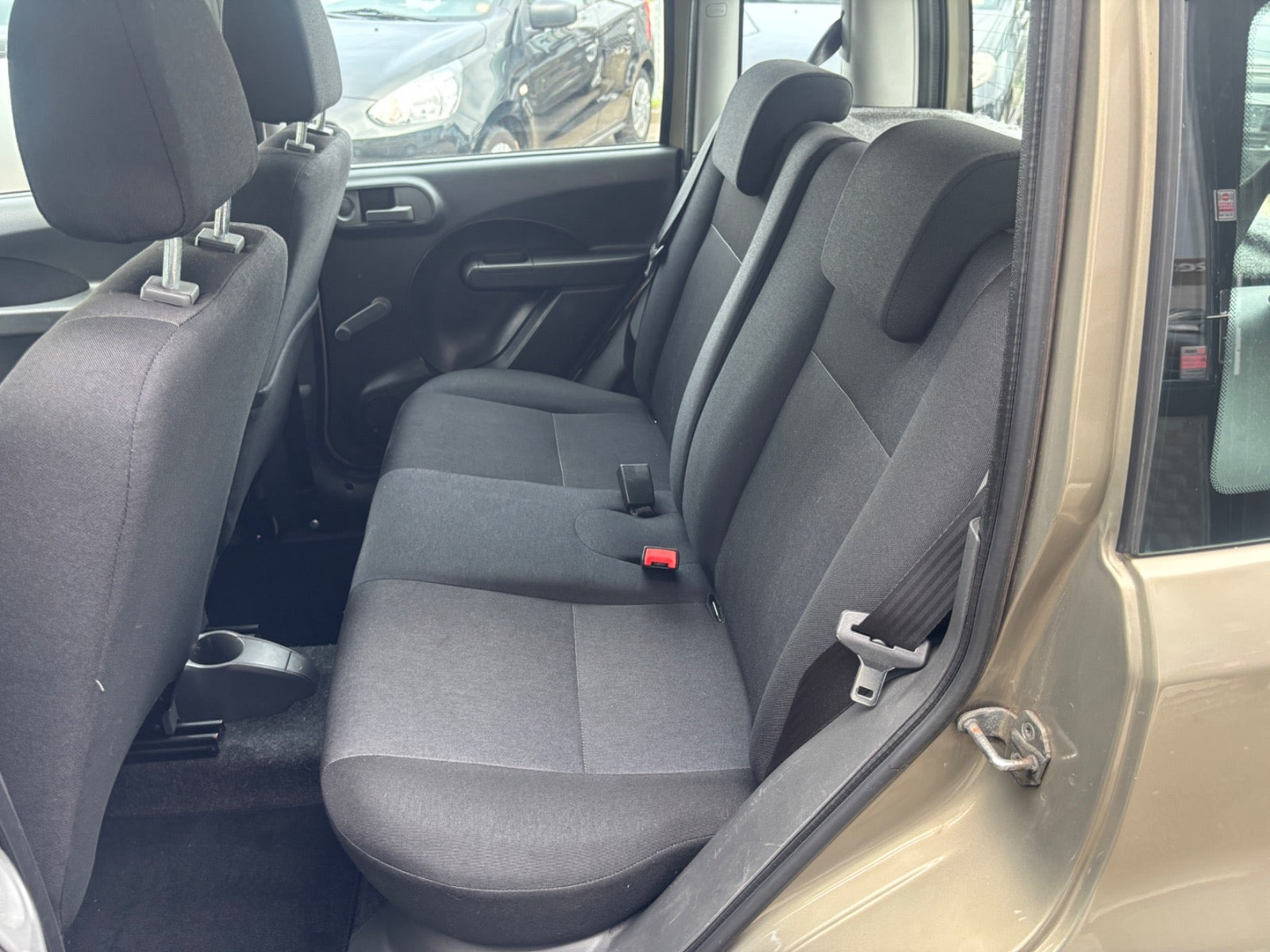 Beige Fiat Panda fra 2012