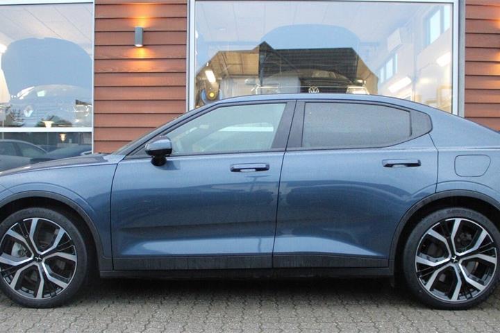 Blå Polestar 2 fra 2021
