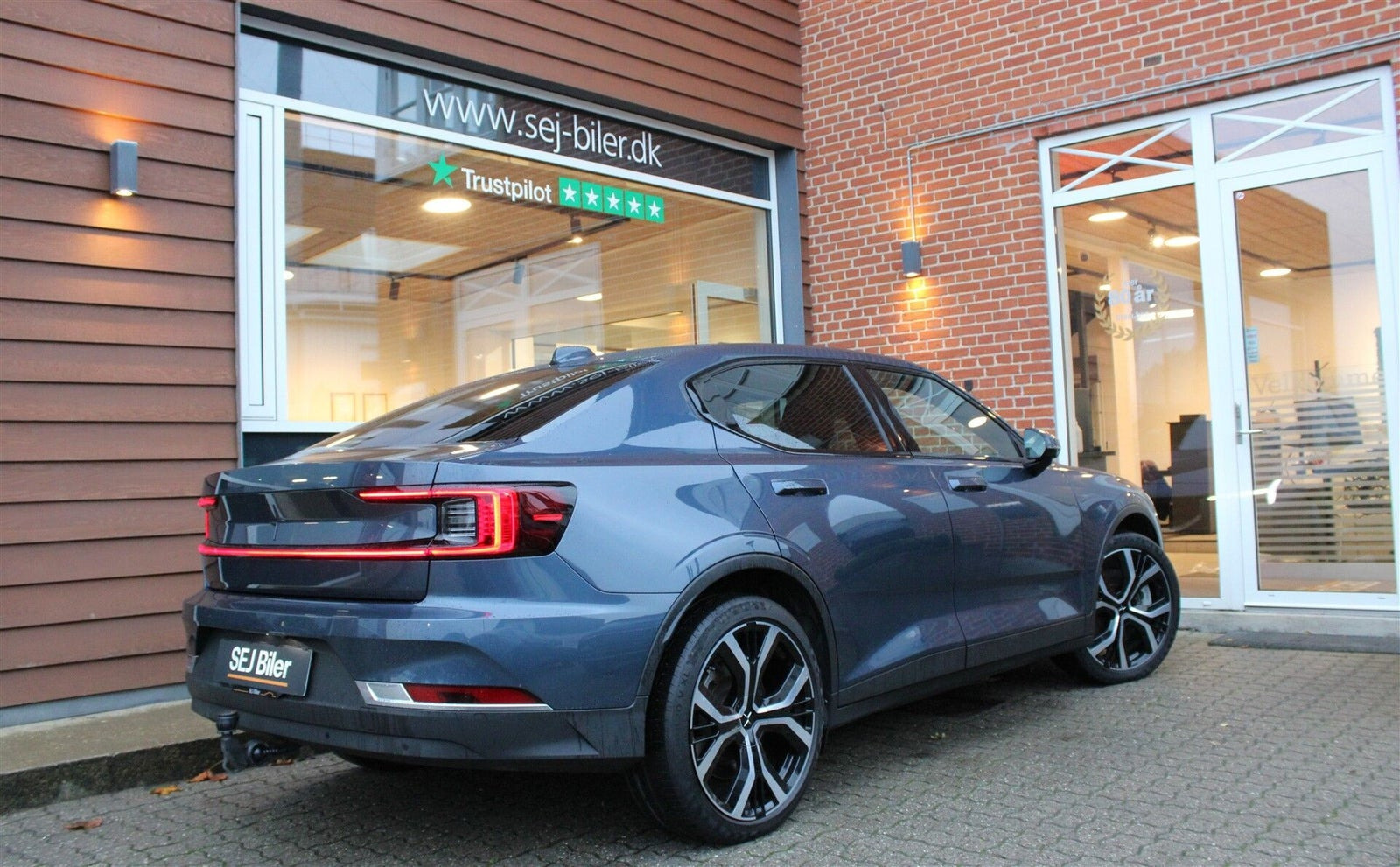 Blå Polestar 2 fra 2021