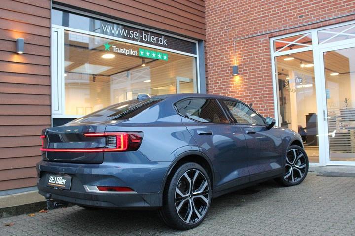 Blå Polestar 2 fra 2021