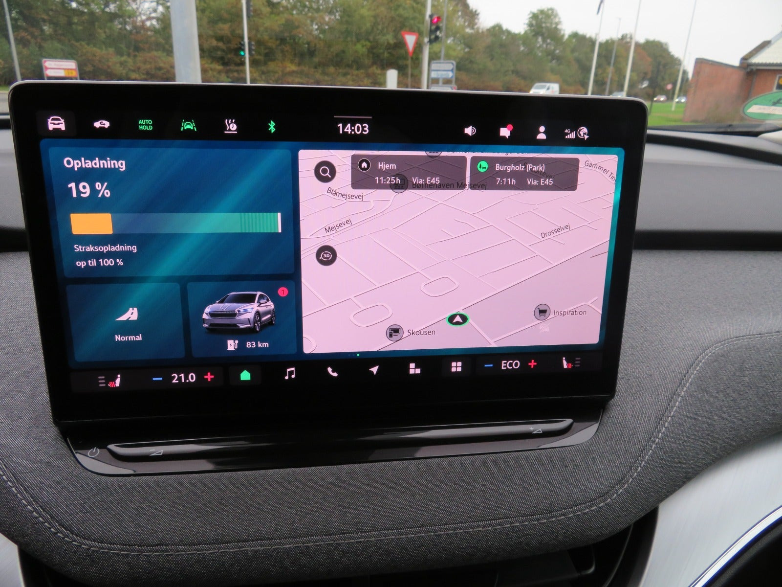 Grå Skoda Enyaq fra 2025