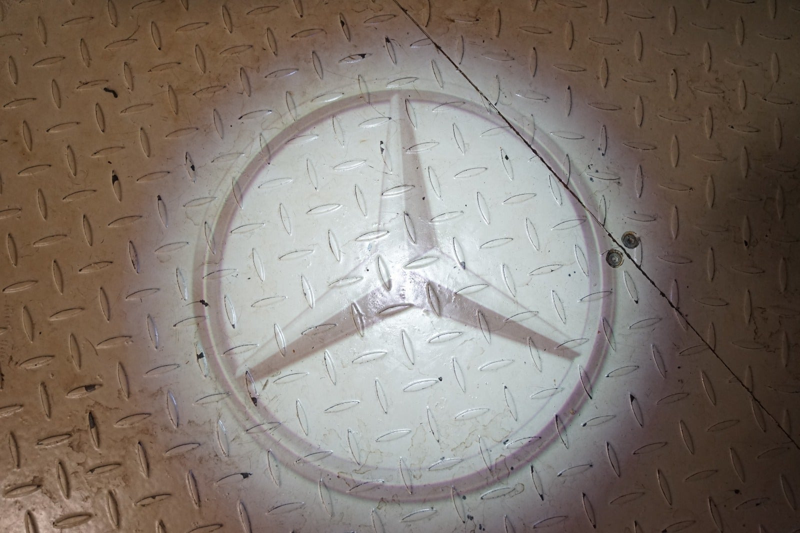 Blå Mercedes EQB250+ fra 2025