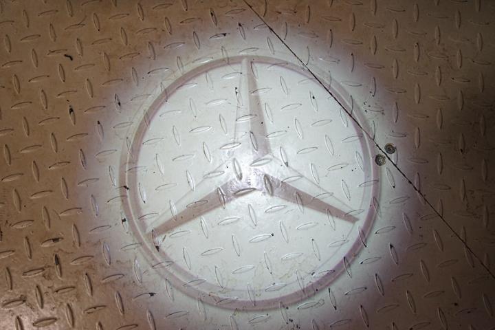 Blå Mercedes EQB250+ fra 2025