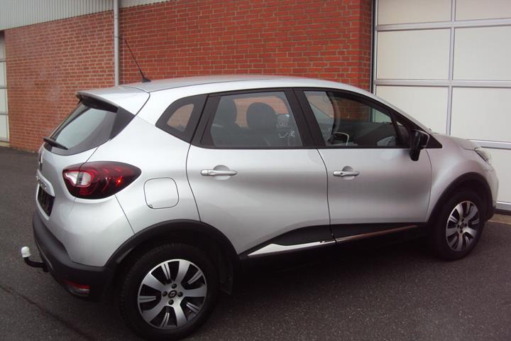 Sølv Renault Captur fra 2019