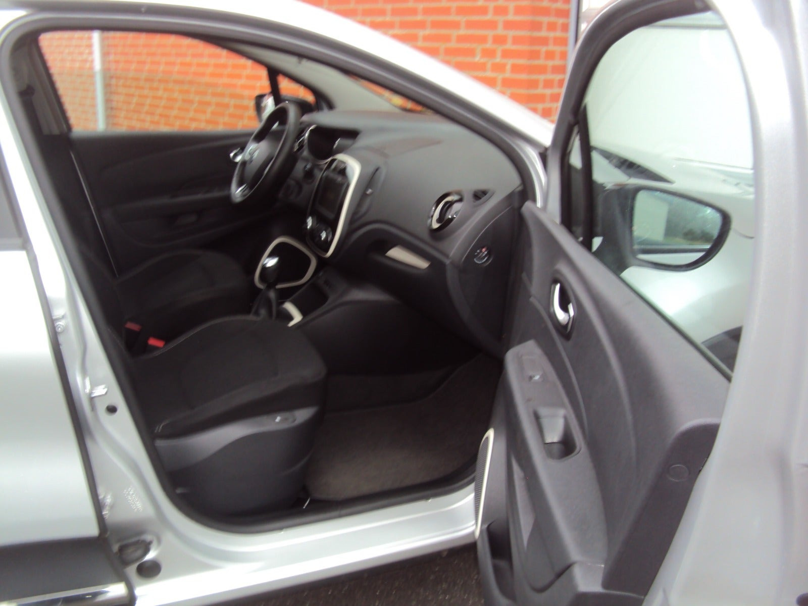 Sølv Renault Captur fra 2019