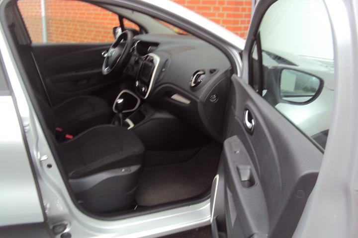 Sølv Renault Captur fra 2019