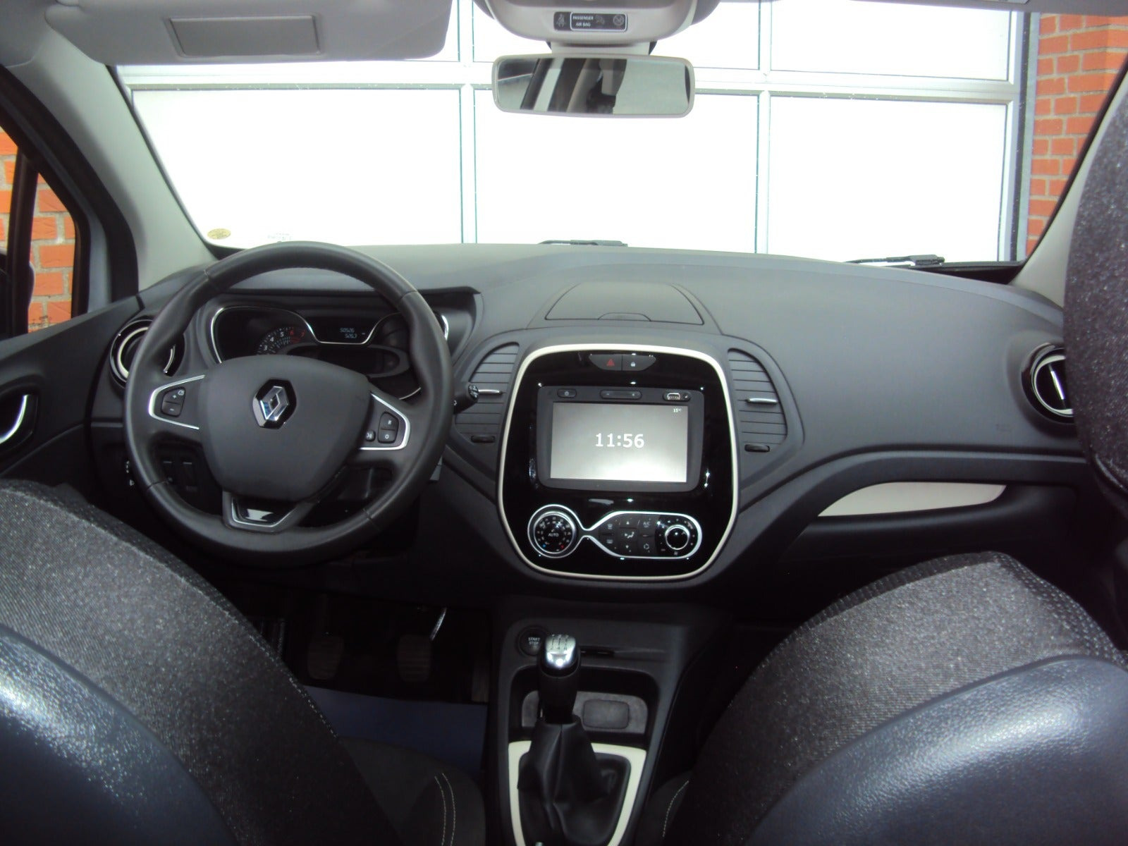 Sølv Renault Captur fra 2019