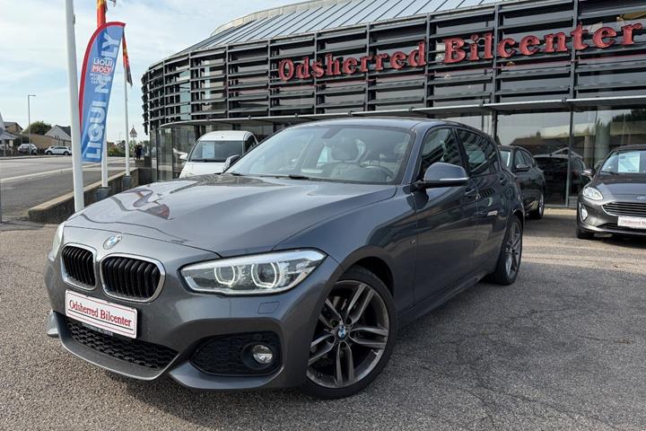 Grå BMW 120i fra 2019