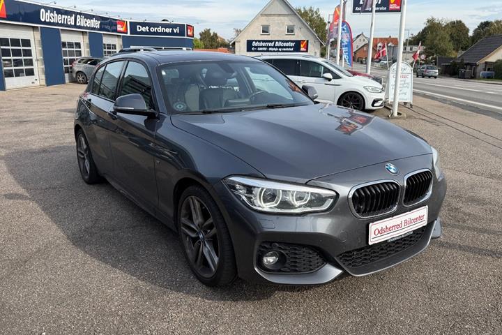 Grå BMW 120i fra 2019