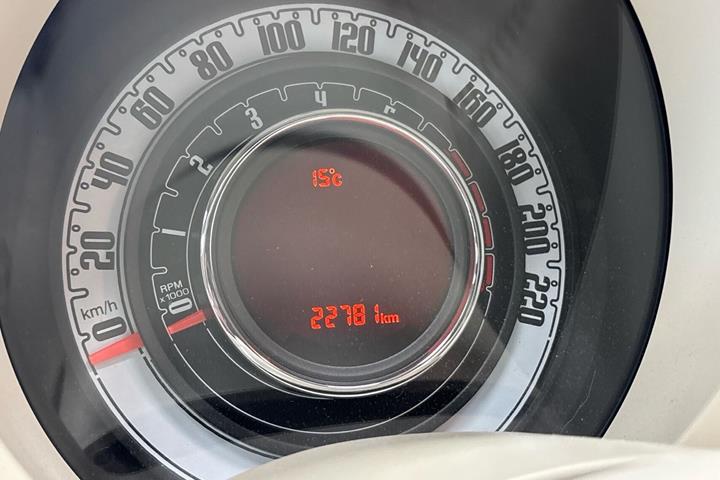 Hvid Fiat 500 fra 2024