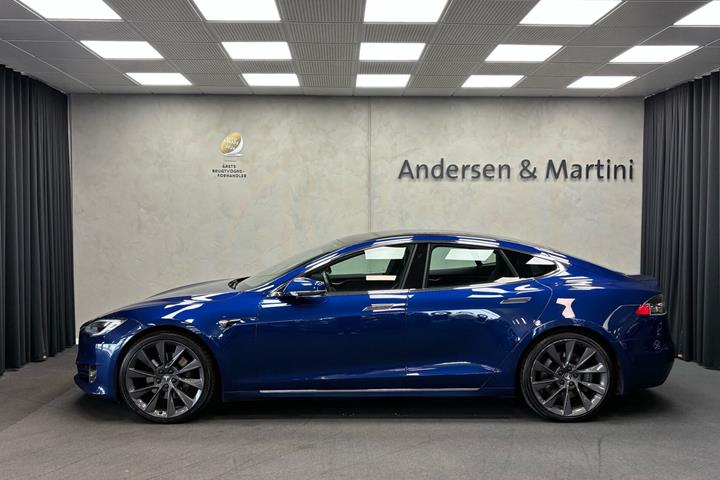 Blå Tesla Model S fra 2020
