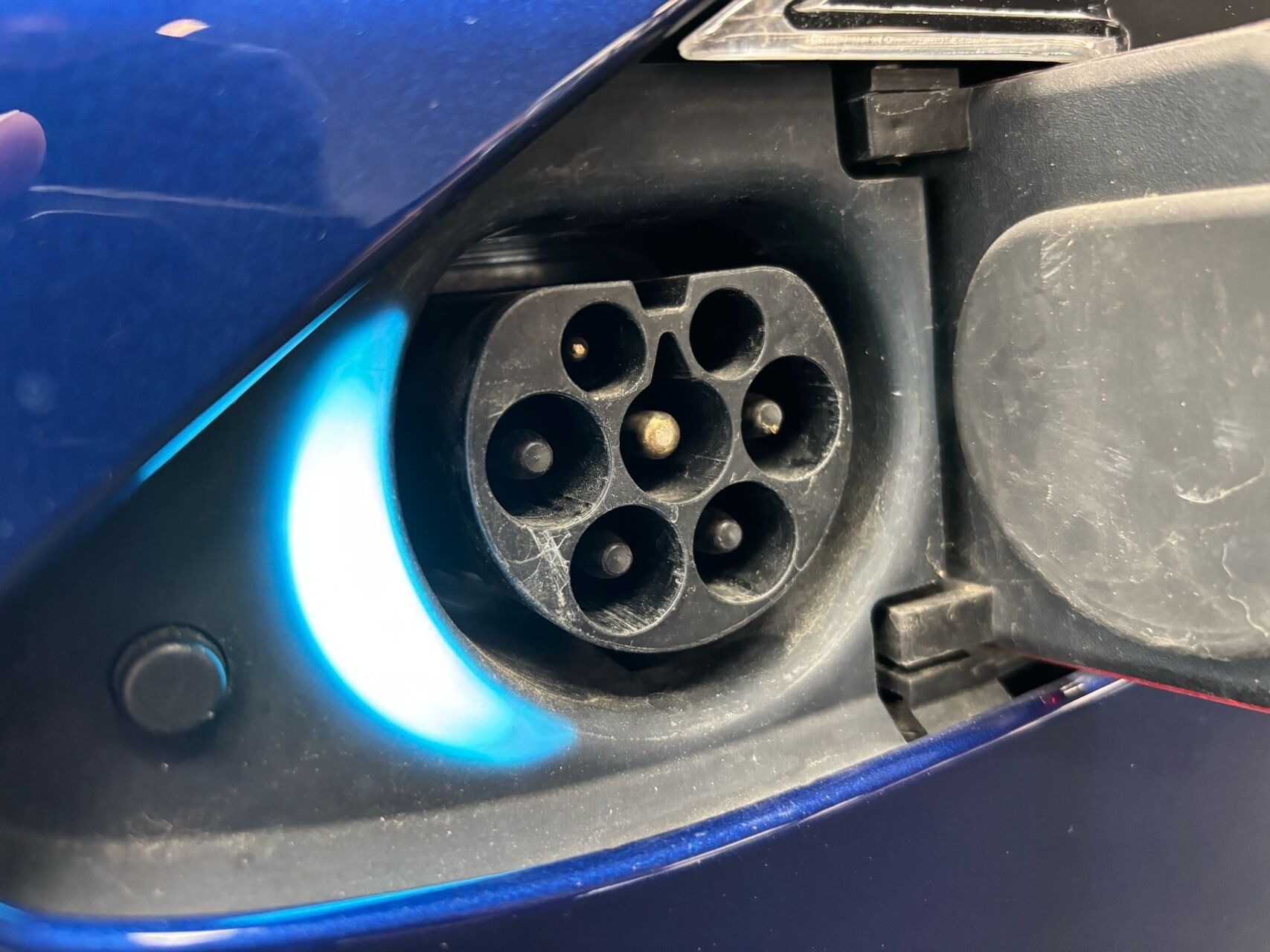 Blå Tesla Model S fra 2020