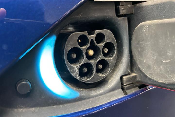 Blå Tesla Model S fra 2020