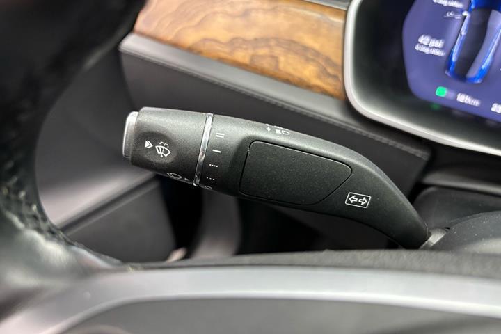 Blå Tesla Model S fra 2020