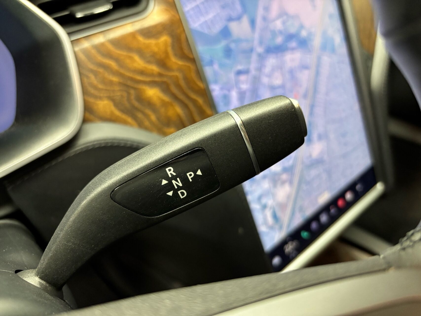 Blå Tesla Model S fra 2020