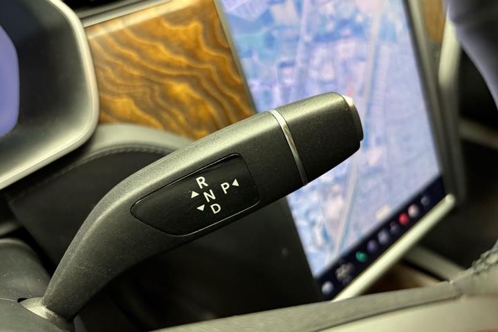 Blå Tesla Model S fra 2020