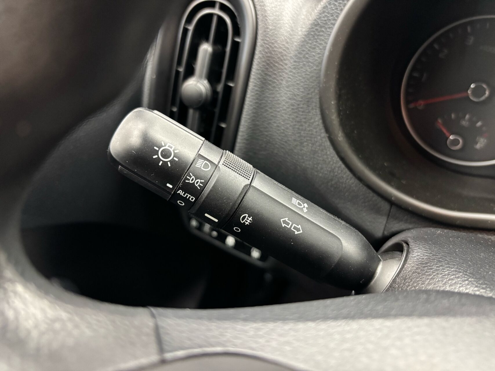 Sølv Kia Picanto fra 2023