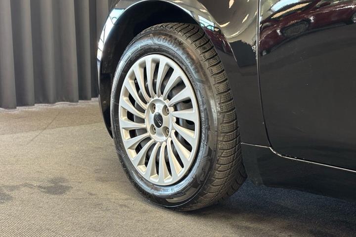 Sort Fiat 500e fra 2024
