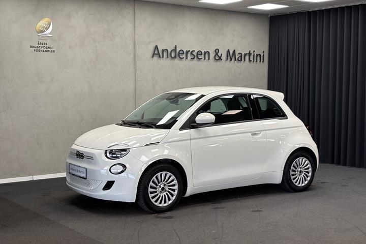 Hvid Fiat 500e fra 2023