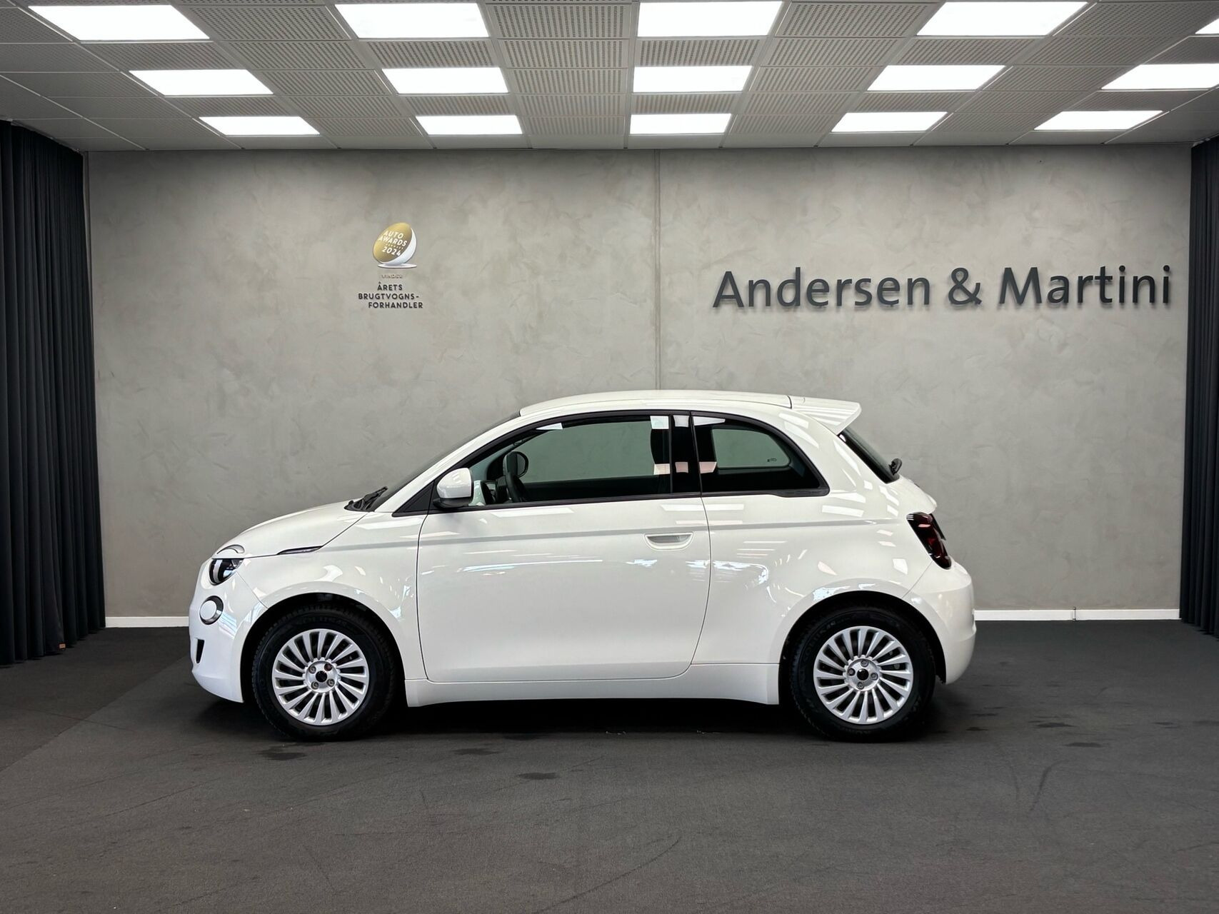 Hvid Fiat 500e fra 2023