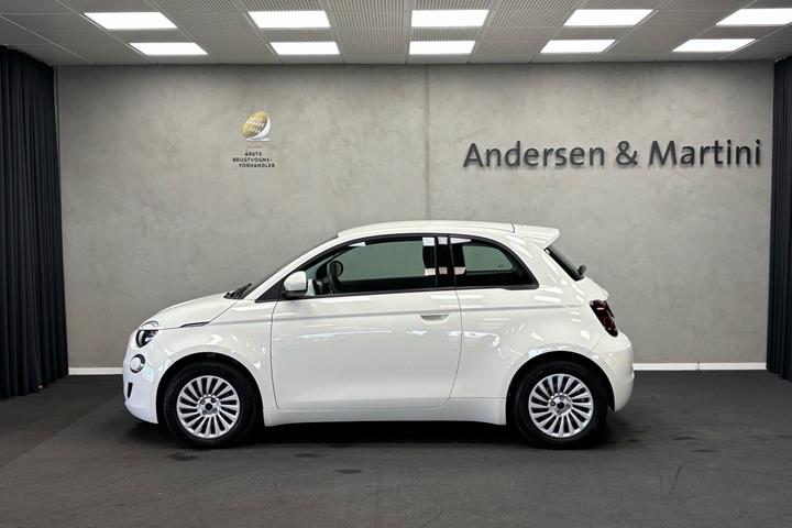 Hvid Fiat 500e fra 2023