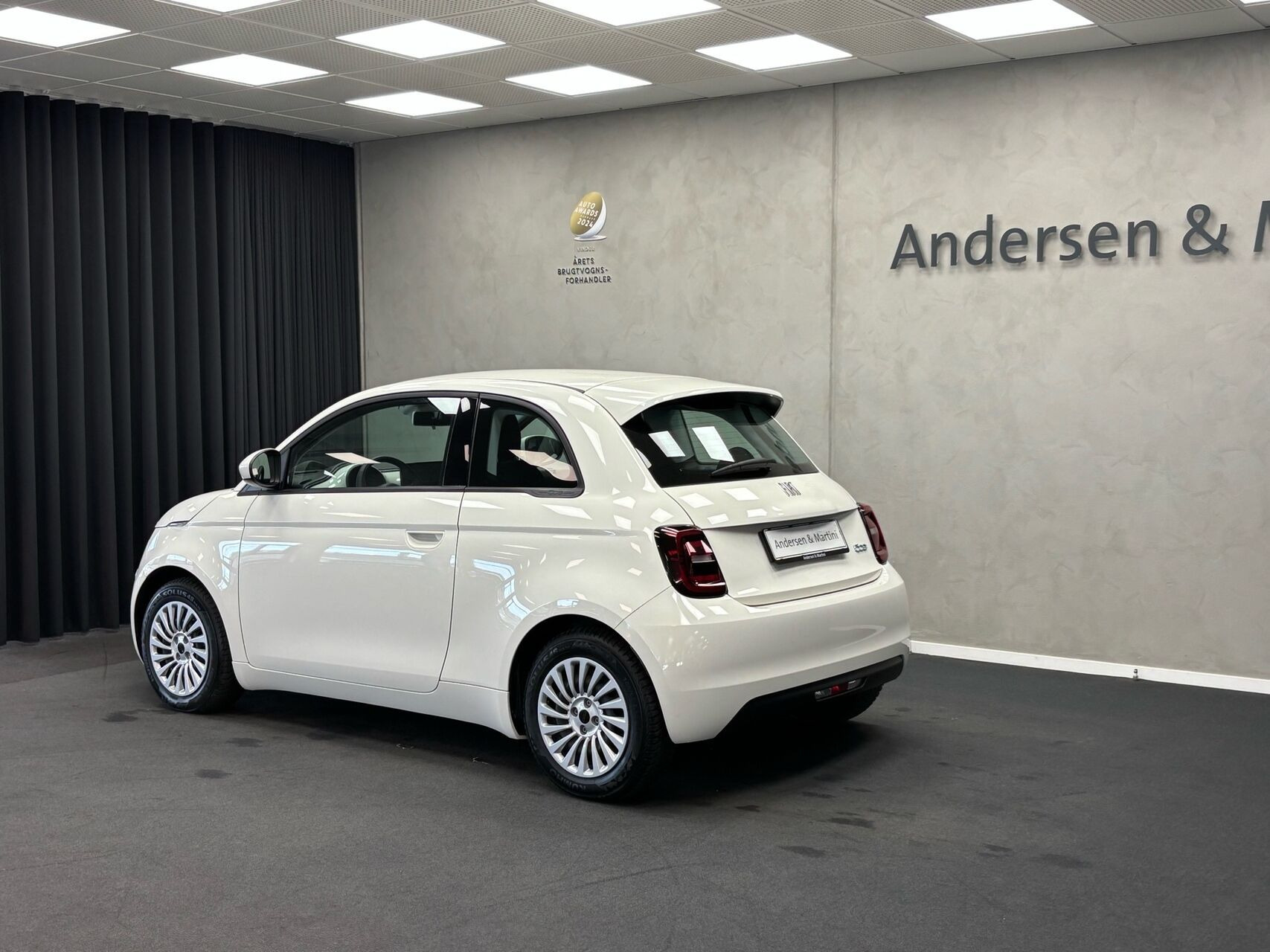 Hvid Fiat 500e fra 2023