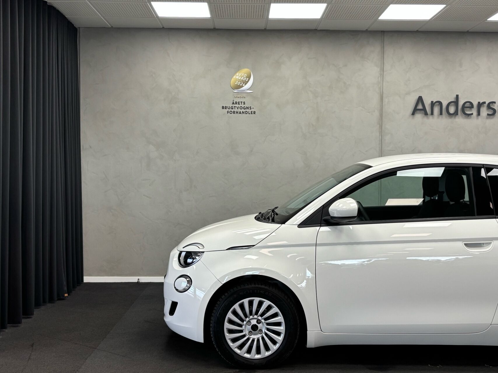 Hvid Fiat 500e fra 2023