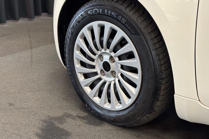 Hvid Fiat 500e fra 2023