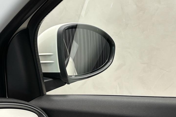 Hvid Fiat 500e fra 2023