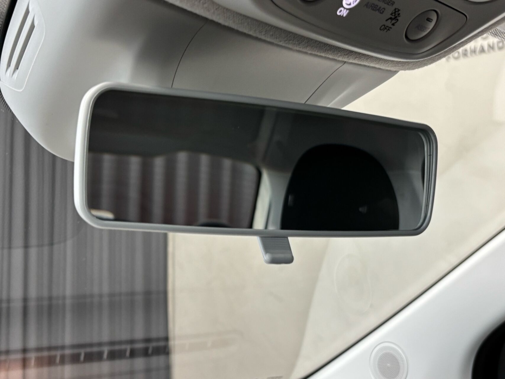 Hvid Fiat 500e fra 2023