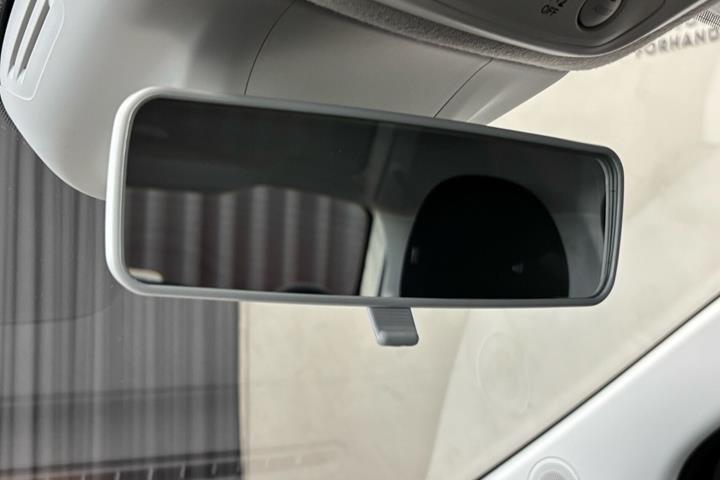 Hvid Fiat 500e fra 2023