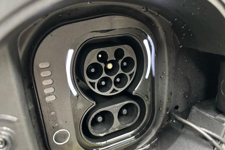 Hvid Fiat 500e fra 2023