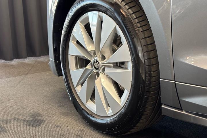 Grå Skoda Enyaq fra 2026