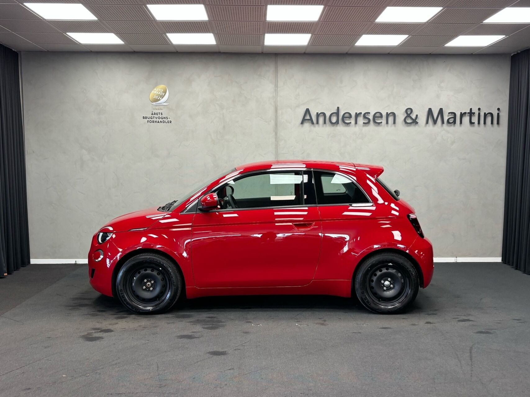 Rød Fiat 500e fra 2023